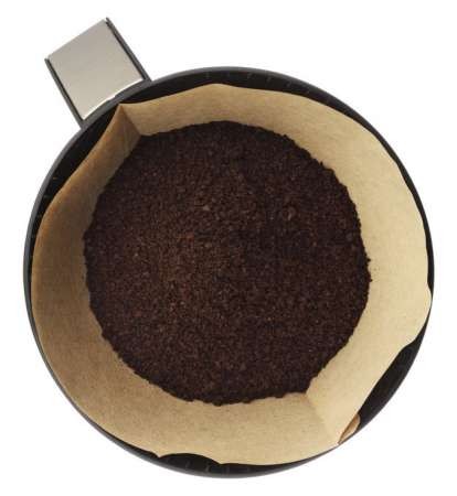 8. Ne jetez pas le marc de café! Vous pouvez l'unir avec le sol fertilisé pour nourrir vos plantes.
