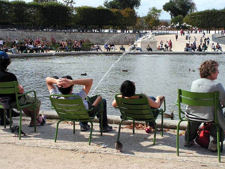 20. Relaxen in de Les Tuileries-tuinen in Parijs...