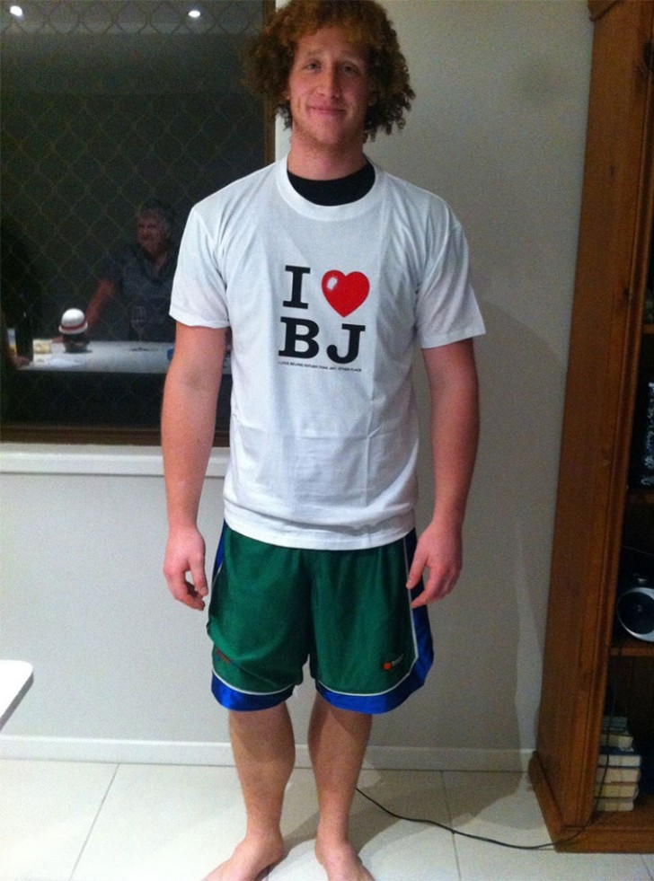 5. Questo ragazzo si chiama Brodie Jonas Dean e allora, quando la nonna ha trovato questa T-shirt, non ha potuto non regalargliela!