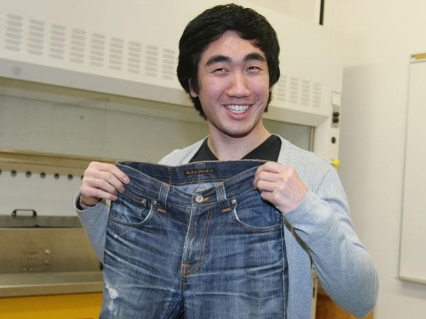Josh Le ist der 20 jährige Student, der das gleiche paar Jeans 15 Monate lang trug.
