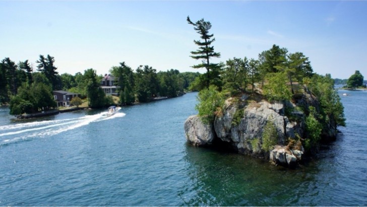 20 îles de cet archipel n'ont pas de construction, elles forment le parc national des Milles-Iles.