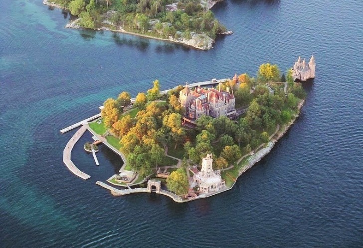 En een van de ijkpunten en lievelingsplek van de mensen die een bezoek gaan brengen aan dit natuurparadijs is het kasteel op Boldt Heart Island