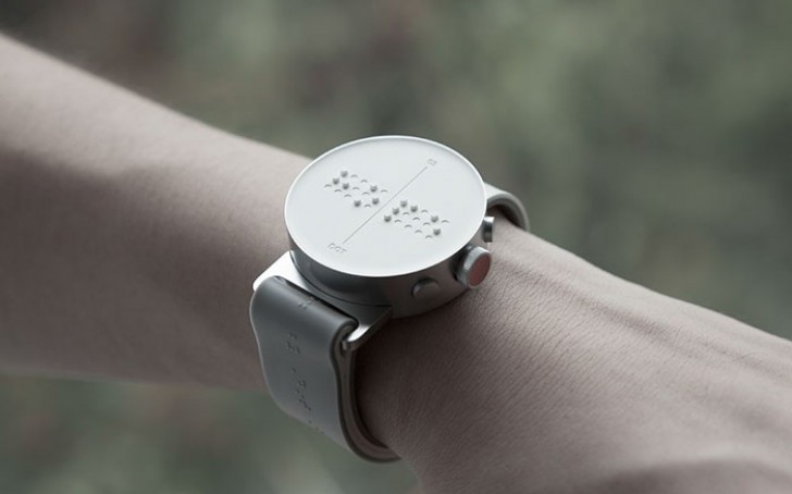 Ed ecco l'elegante dispositivo Dot: provvisto della classica forma rotonda quest'orologio è dotato di 2 pulsanti laterali grazie ai quali si possono inviare messaggi con la scrittura braille.