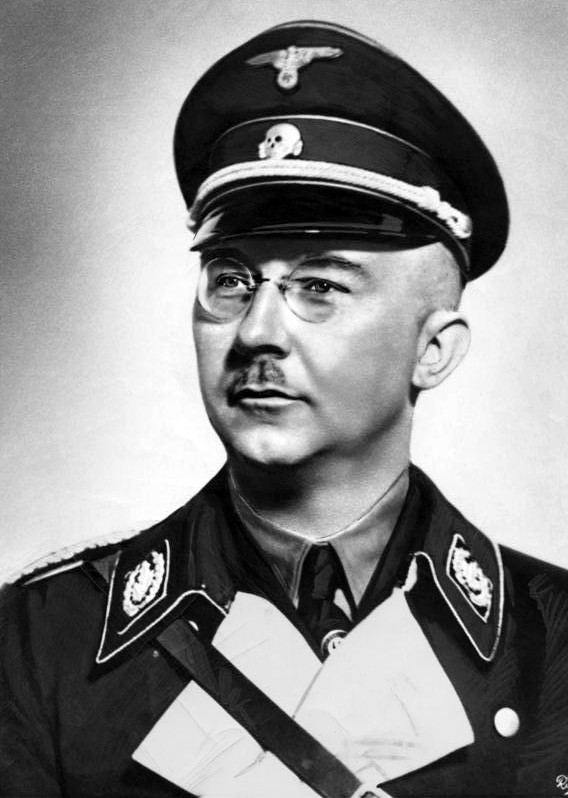 8. Himmler a essayé de s'échapper en se mêlant dans la foule