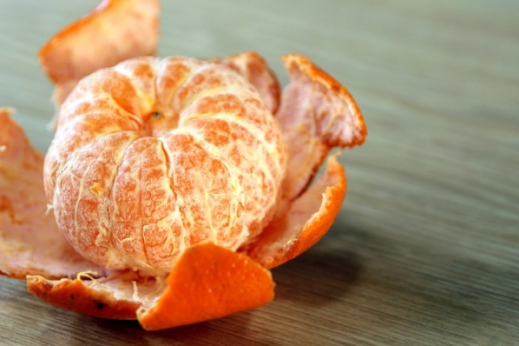 4. If the skin of a piece of fruit is hard to peel, then try putting it in the microwave for 20 seconds.