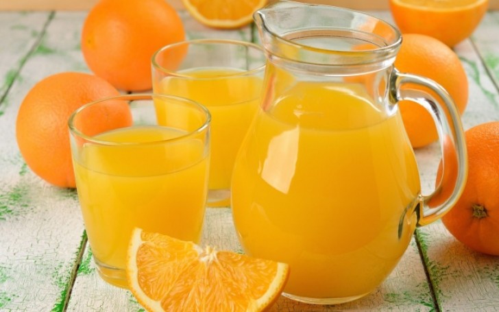 6. To squeeze all the juice from citrus fruits, first cool them in the refrigerator, then warm them up in the microwave for 20 seconds at maximum power.