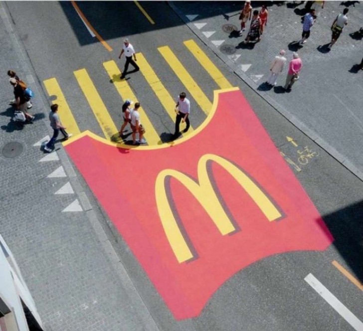 7. McDonald sait toujours comment se faire remarquer...