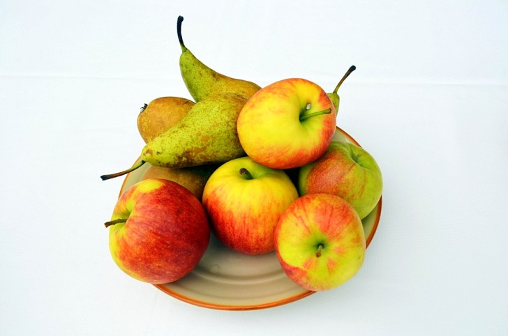 Ät mindre äpplen och päron