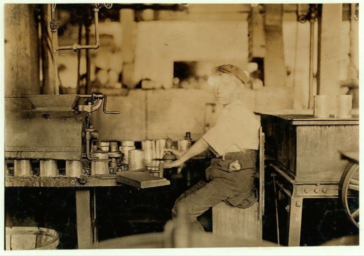 Dur travail à S. J. Farrand Packaging Co., Baltimore, Maryland, en 1909.