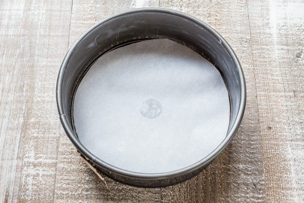 La dosis de la receta es ideal para un molde con cierre de un diametro de 22 centimetros.