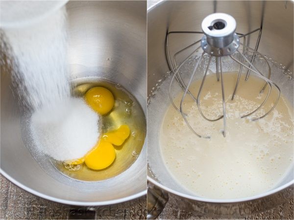 1. In una ciotola sbattete con le fruste elettriche le uova e lo zucchero, fino ad ottenere un composto chiaro e spumoso.