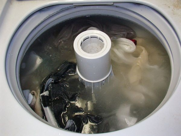 Zusätzlich hält der Essig eure Waschmaschine sauber!