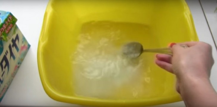 Fill the plastic basin with hot water and add all ingredients. Stir until all the ingredients have been dissolved into the water.