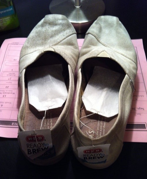 6. If you have problems with bad odors then to eliminate them, just put a couple of tea bags in your shoes.