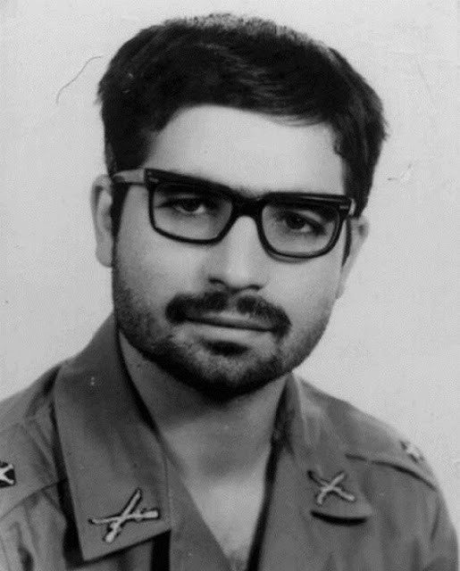 15. Der iranische Präsident Hassan Rouhani als junger Mann während der Wehrpflicht von 1971-1972