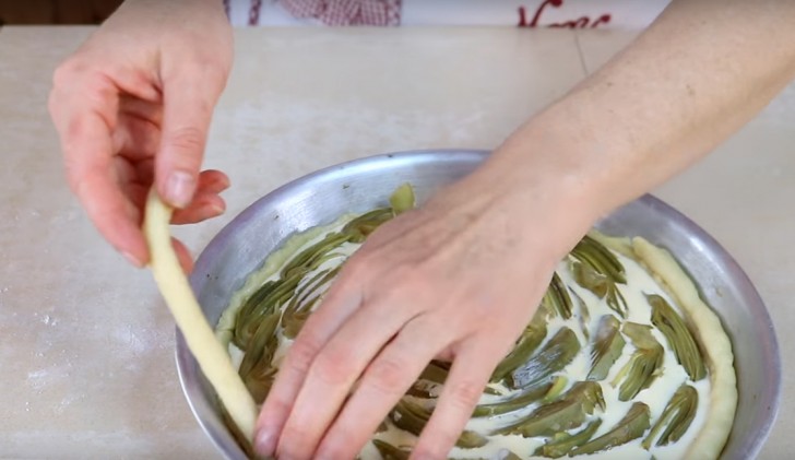 Use the leftover pastry dough to create the edges of the savory pie (tart).