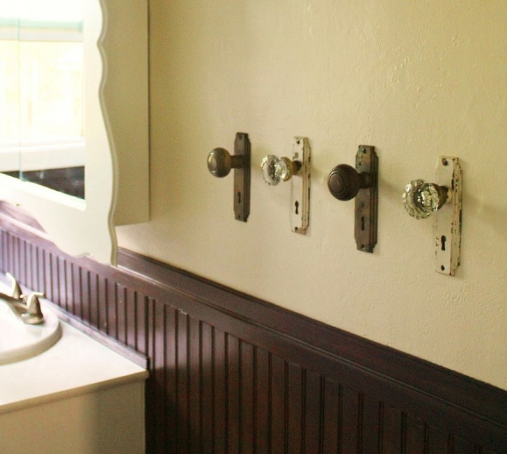 1 Fixing old handles to a wall can be a nice way to hang towels in the bathroom or in the kitchen.