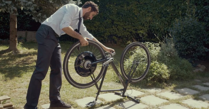 La ruota FreeDUCk Wheel è dotata di un sistema elettromeccanico che fornisce un'assistenza nella pedalata proporzionale a quella impartita dalla persona.