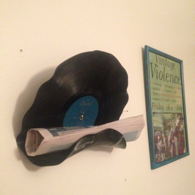 By folding one side of the disc it is also possible to translate vinyl records into unique magazine or newspaper holders. A particularly good idea for your stylish office space, perhaps?