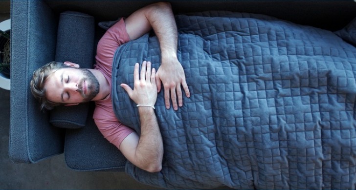 La coperta Gravity è perfetta per il sonno pomeridiano così come per quello notturno: massimizza il comfort garantendo un riposo di ottima qualità.