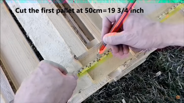 1. Cut one of three pallets at 50 cm (19 3/4 inch) distance. Keep the part that was cut (the smaller one) to use later in the construction phase.