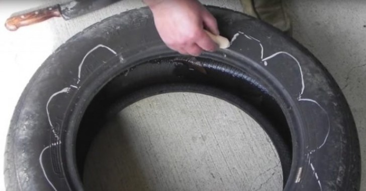 Wie man einen alten Reifen in einen schönen Blumentopf verwandelt - 2