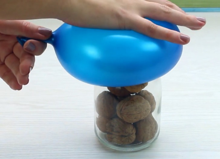 Do you want to seal a jar? No fear ... just a balloon and the problem has been solved! Even in the case of liquids!