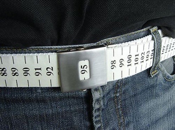 6. La ceinture qui vous oblige à déclarer publiquement votre tour de taille (et donc à vous mettre au régime!).