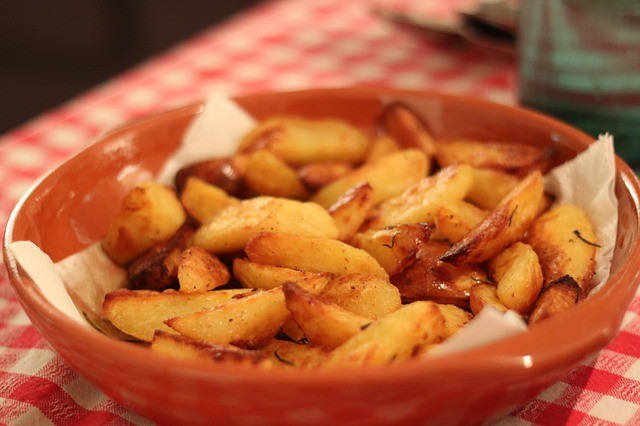 5. Même les pommes de terre sont riches en potassium, mais les manger frites n'est pas recommandé si vous avez mal à la tête: mieux vaut les consommer cuites ou bouillies.
