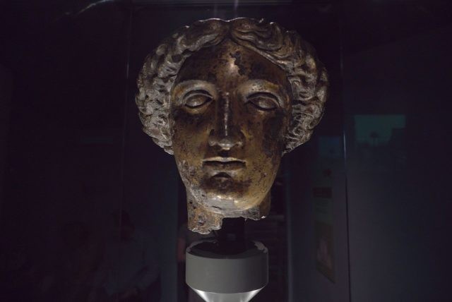 Molto importante è anche una testa in bronzo raffigurante la dea celtica Sulis, la cui protezione, forse, ci ha reso possibile visitare oggi questo posto magico!