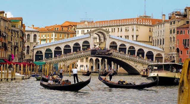 6. Ponte di Rialto, Venezia, Italia