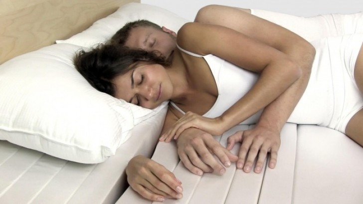 6. Matras voor mensen die bij elkaar in de armen slapen.
