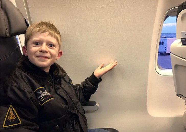 "E dire che avevamo prenotato un posto finestrino apposta per il primo volo di nostro figlio...".
