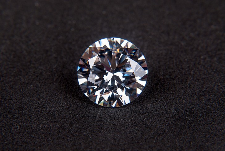 3. Diamante, 48.000 € al grammo.