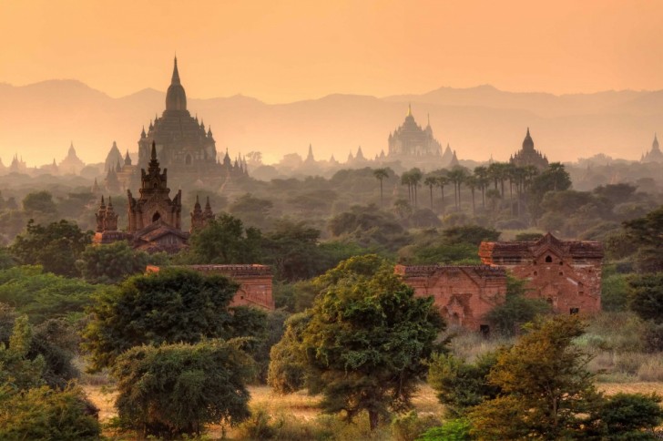 5. La ville de Bagan, Birmanie.