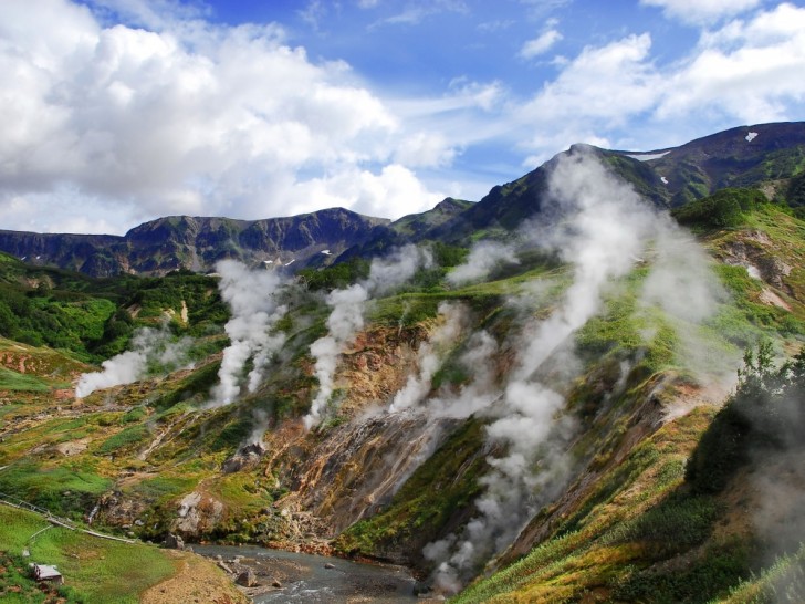 26. La valle dei geyser in Kamčatka (Estremo Oriente russo).