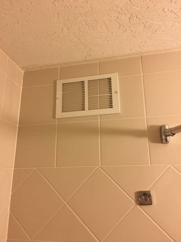 5. le ventilateur de la salle de bains de cet hôtel, qui sait pourquoi, ne semble pas fonctionner...