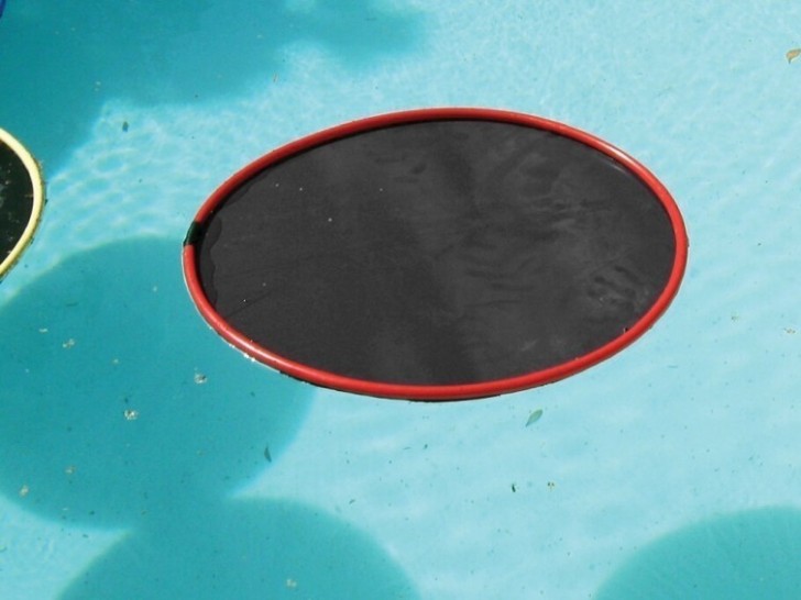 5. Le soir, après la fin de la journée dans l'eau, vous pouvez mettre les cerceaux dans la piscine...