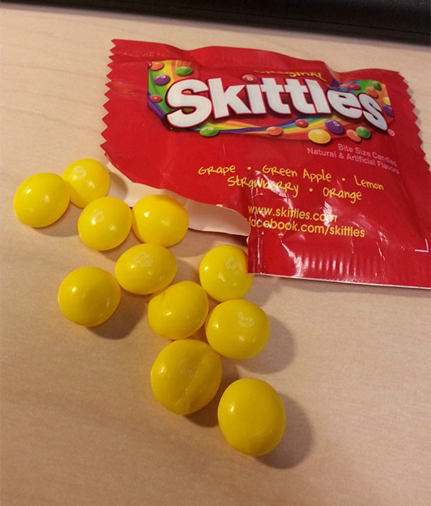 18. Perché le caramelle sono tutte gialle invece di essere di diversi colori?