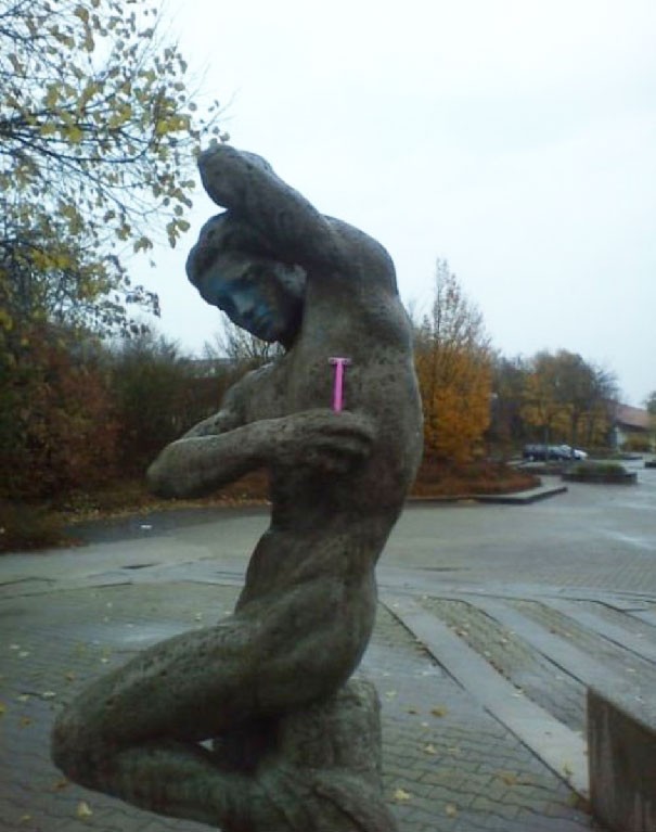 8. Geheimnisse einer Statue.