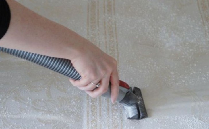 2. Cleaning a mattress