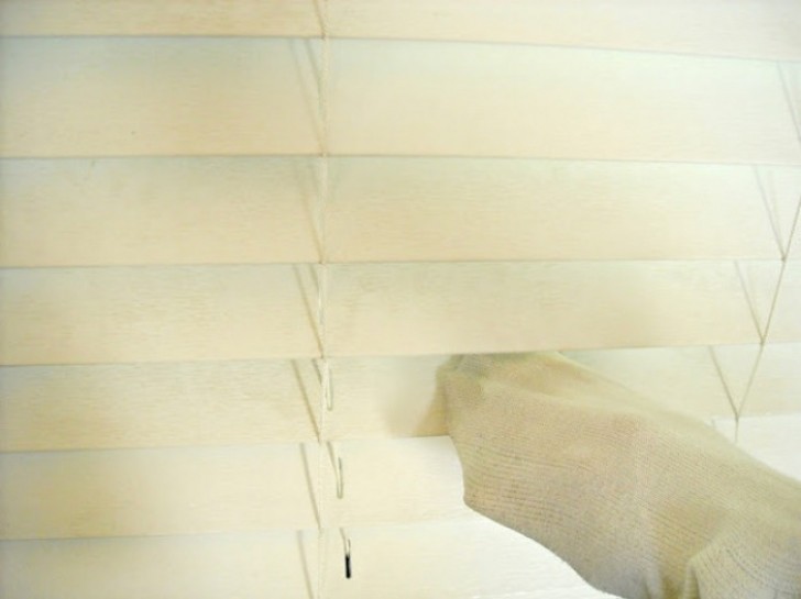 9. Cleaning Venetian blinds