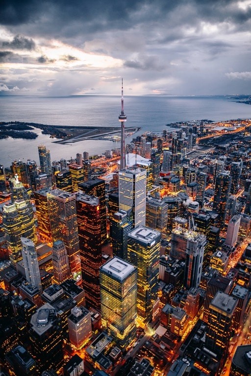 10. Toronto, Canada, con i suoi innumerevoli grattacieli.