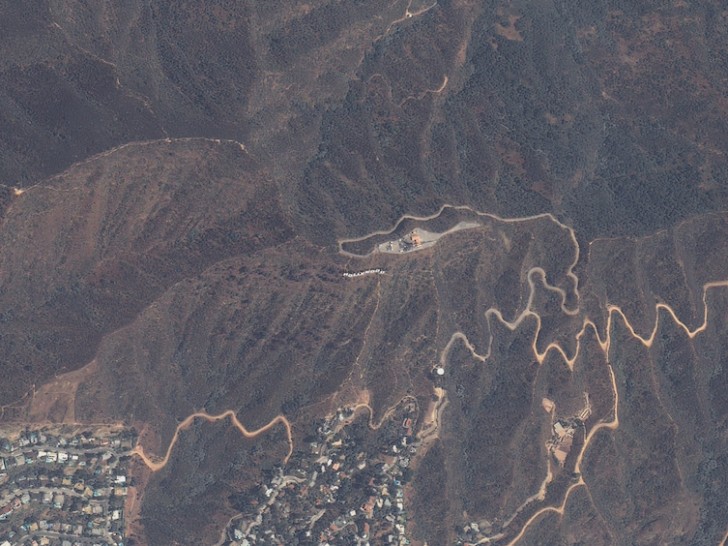 12. Hollywood vista da un satellite