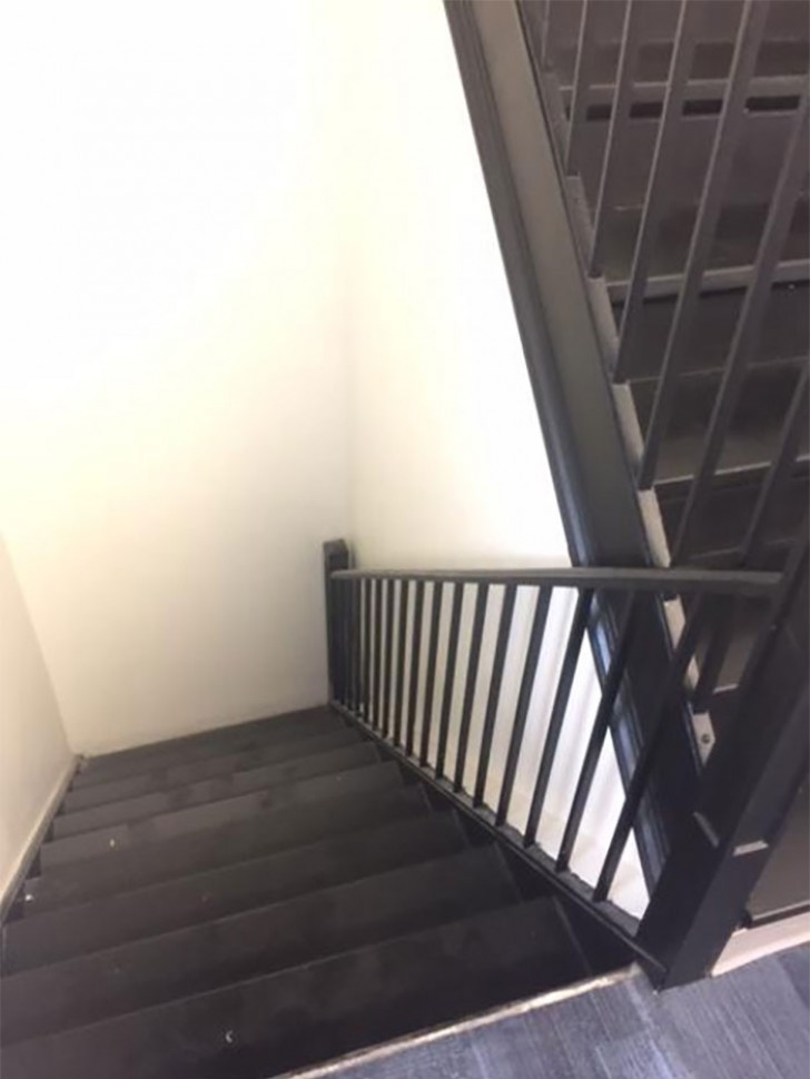 16. In caso di incendio usare le scale...