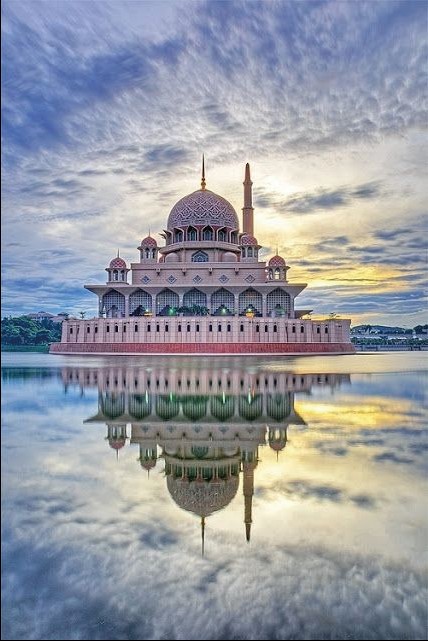 Den vackra moskén i Putra, Malaysia