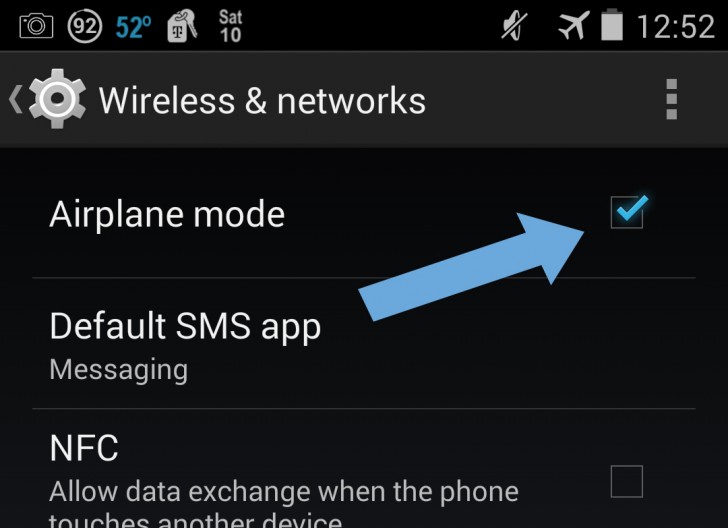 7. Recharge your smartphone much faster by activating the airplane mode before connecting it to the battery charger.