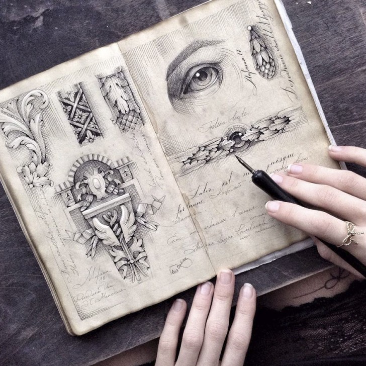 Quelli che vedete sono schizzi fatti interamente a mano, che lei custodisce nel suo quaderno.