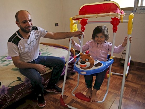 Today, Abdul and his little daughter Reem are no longer in the street ...