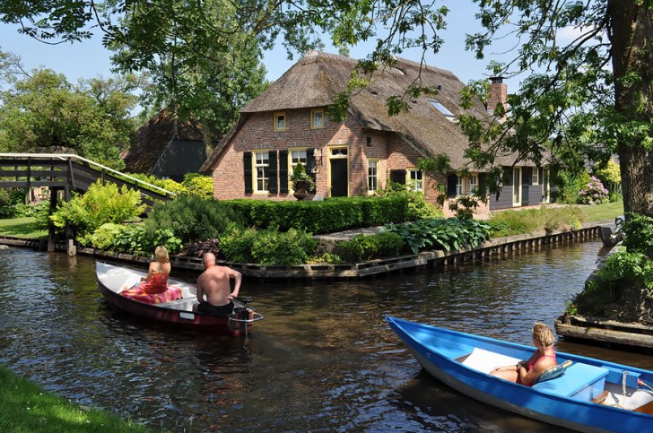 Het werd in 1230 gesticht door de sekte van de Flagellanten, een katholieke beweging uit de Middeleeuwen: ontsnapt door vervolging zochten zij een schuilplaats, daarom bouwden zij een plaats zonder toegangswegen.